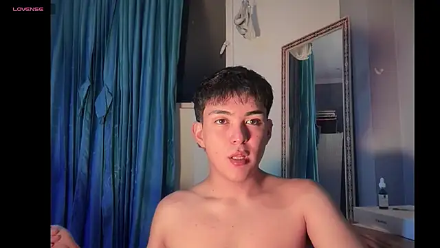 Snapshot of ivy_xo chatting on 12.20.25 ivy xo online show from 12.20.25