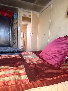 Snapshot of Hluga_25 chatting on 11.20.25 Hluga 25 online show from 11.20.25