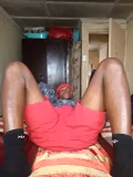 Snapshot of Hluga_25 chatting on 11.28.25 Hluga 25 online show from 11.28.25