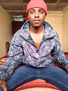 Snapshot of Hluga_25 chatting on 12.02.25 Hluga 25 online show from 12.02.25