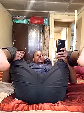 Snapshot of Hluga_25 chatting on 12.17.25 Hluga 25 online show from 12.17.25