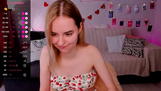 Snapshot of LillianShine chatting on 06.18.26 LillianShine online show from 06.18.26
