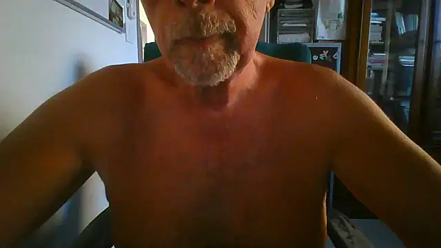 Snapshot of hpp66 chatting on 06.28.26 hpp66 online show from 06.28.26