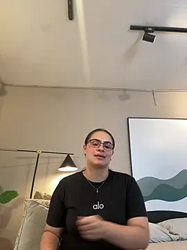 Tayler Kim online show from 02.15.26