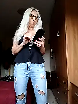 Snapshot of _sexyBLONDE46_ chatting on 11.07.25 sexyBLONDE46 online show from 11.07.25