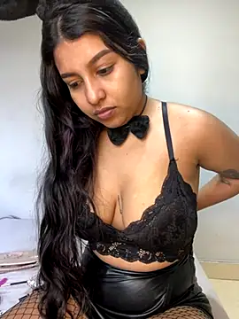  Chloe Smith online show from 10.31.25