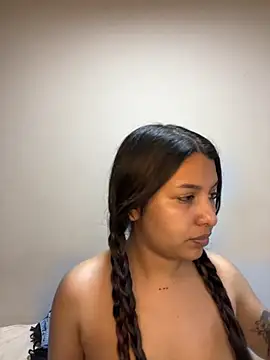  Chloe Smith online show from 11.18.25