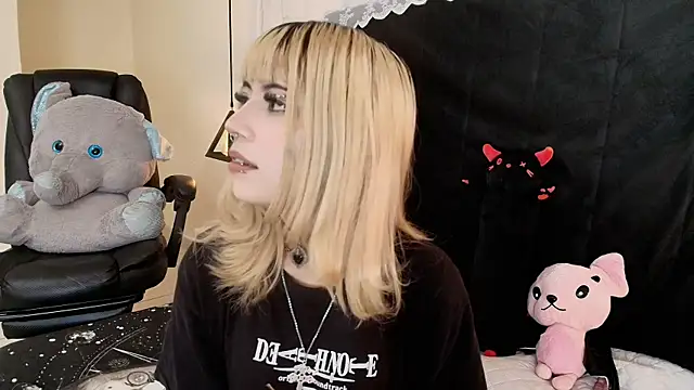 Snapshot of IvyBelle_ chatting on 04.16.26 IvyBelle online show from 04.16.26