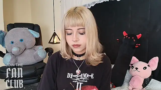 Snapshot of IvyBelle_ chatting on 04.28.26 IvyBelle online show from 04.28.26