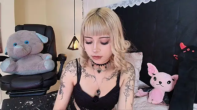 Snapshot of IvyBelle_ chatting on 05.08.26 IvyBelle online show from 05.08.26