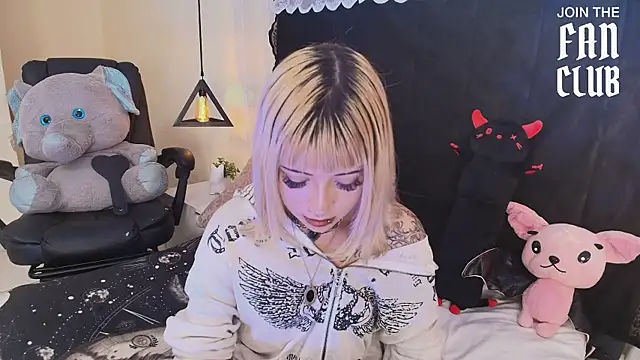 Snapshot of IvyBelle_ chatting on 06.24.26 IvyBelle online show from 06.24.26