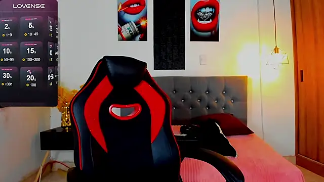 Snapshot of Nicolas_James_Sc chatting on 02.11.26 Nicolas James Sc online show from 02.11.26