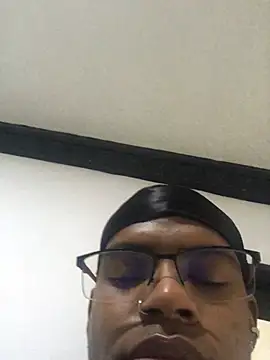 Snapshot of criss_zuri chatting on 02.14.26 criss zuri online show from 02.14.26