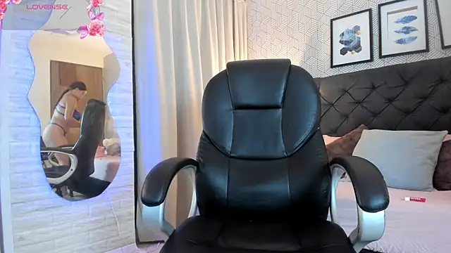 Snapshot of sophie__blare chatting on 09.13.25 sophie  blare online show from 09.13.25