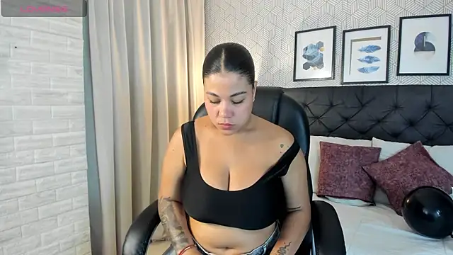 Snapshot of sophie__blare chatting on 04.17.26 sophie blare online show from 04.17.26