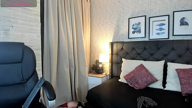 Snapshot of sophie__blare chatting on 04.19.26 sophie blare online show from 04.19.26