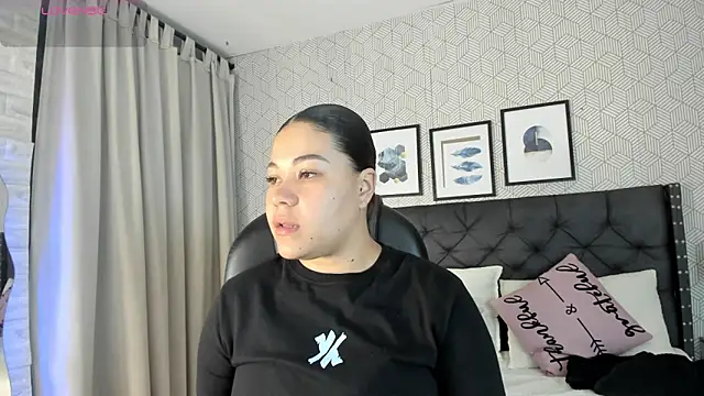 Snapshot of sophie__blare chatting on 05.04.26 sophie blare online show from 05.04.26