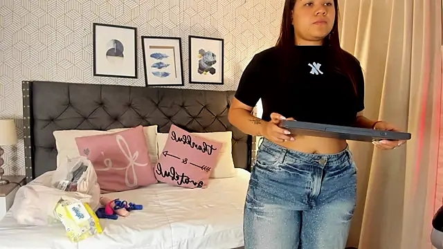 Snapshot of sophie__blare chatting on 05.17.26 sophie blare online show from 05.17.26