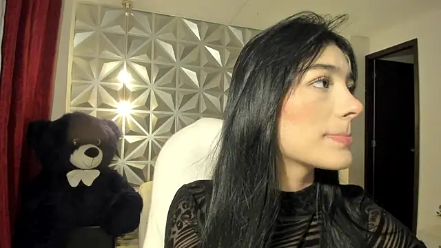 zoerouse  online show from 12.01.25