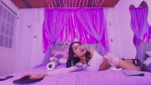 Snapshot of MeganRouss74 chatting on 09.30.25 MeganRouss74 online show from 09.30.25