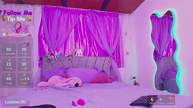 Snapshot of MeganRouss74 chatting on 10.12.25 MeganRouss74 online show from 10.12.25