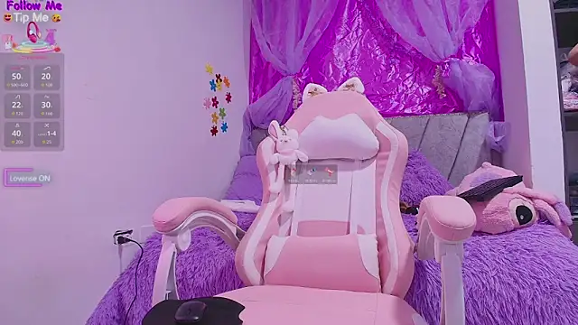 Snapshot of MeganRouss74 chatting on 11.13.25 MeganRouss74 online show from 11.13.25