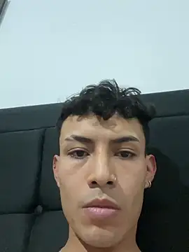 Snapshot of coupledesire18 chatting on 10.12.25 coupledesire18 online show from 10.12.25