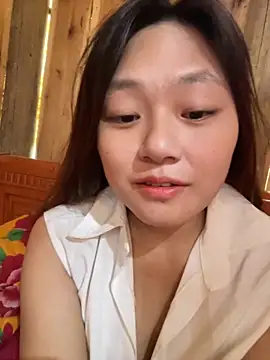 mai-xinh online show from 11.21.25