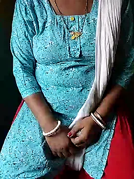 Snapshot of desi_boudi87 chatting on 04.22.26 desi boudi87 online show from 04.22.26