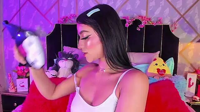 LindaWz  online show from 02.22.26