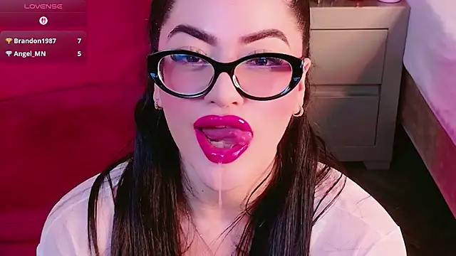 Snapshot of Catalina-Malave chatting on 06.24.26 Catalina-Malave online show from 06.24.26