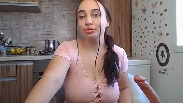 Snapshot of curvybombb chatting on 07.14.26 curvybombb online show from 07.14.26