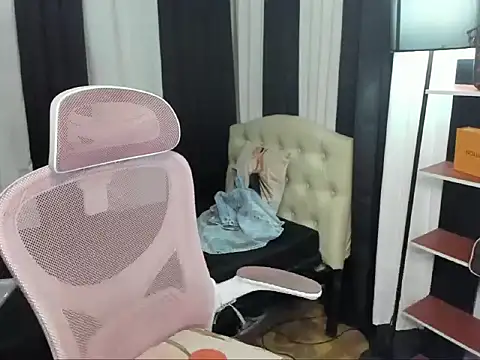 Seductive Margaux online show from 11.04.25