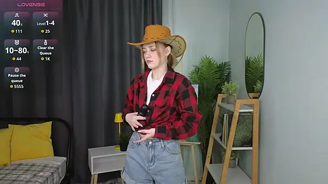 HollieCollelo online show from 10.27.25