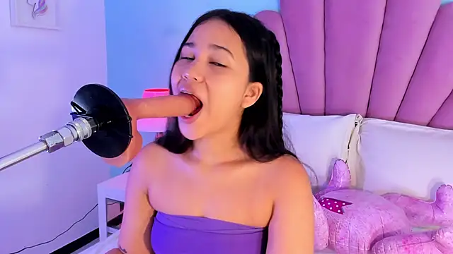 Snapshot of emma_clarke_ chatting on 10.04.25 emma clarke  online show from 10.04.25