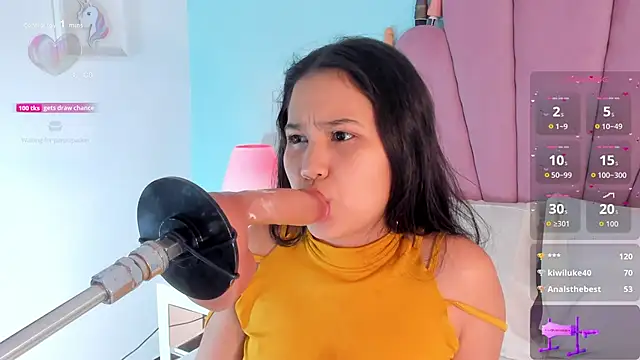 Snapshot of emma_clarke_ chatting on 10.24.25 emma clarke  online show from 10.24.25