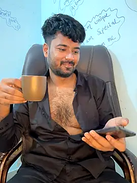 Snapshot of MeekBatgirl chatting on 10.05.25 MeekBatgirl online show from 10.05.25