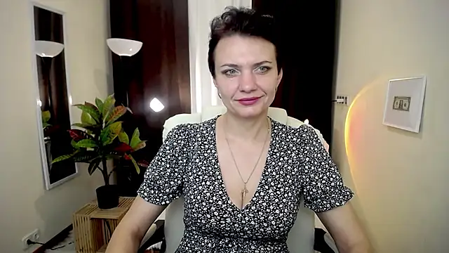 AvaSaturnian online show from 10.09.25