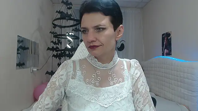 AvaSaturnian online show from 10.16.25