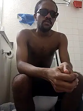 Snapshot of moneybaggtj chatting on 09.15.25 moneybaggtj online show from 09.15.25