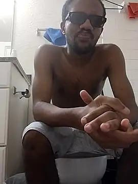 Snapshot of moneybaggtj chatting on 09.16.25 moneybaggtj online show from 09.16.25