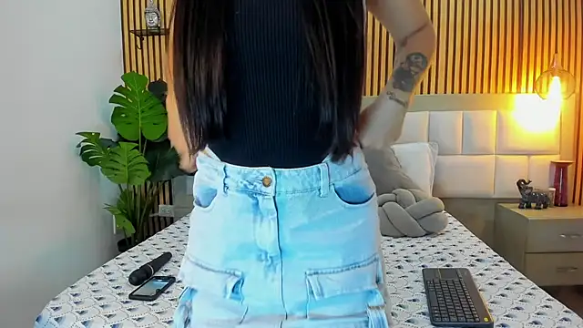 Roseaurora online show from 11.19.25