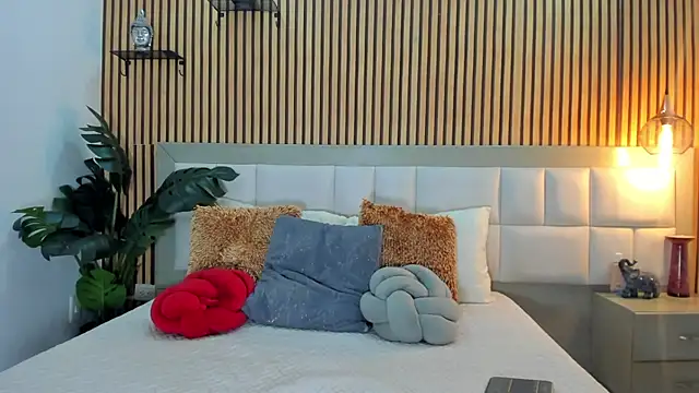 Roseaurora online show from 01.17.26