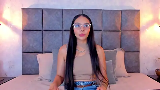 Roseaurora online show from 04.10.26