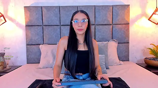 Roseaurora online show from 04.17.26