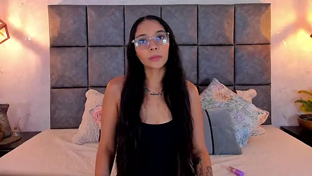 Snapshot of Roseaurora chatting on 06.19.26 Roseaurora online show from 06.19.26