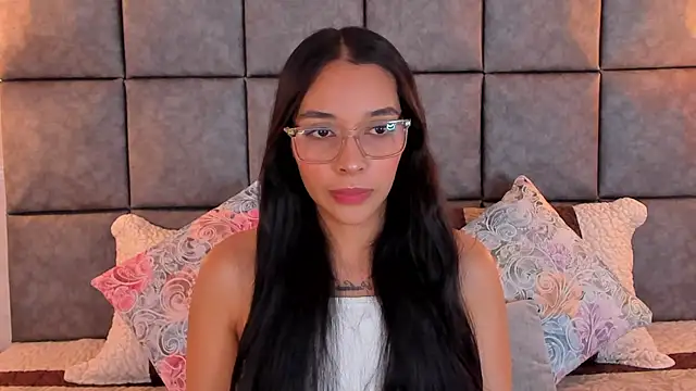 Snapshot of Roseaurora chatting on 06.29.26 Roseaurora online show from 06.29.26