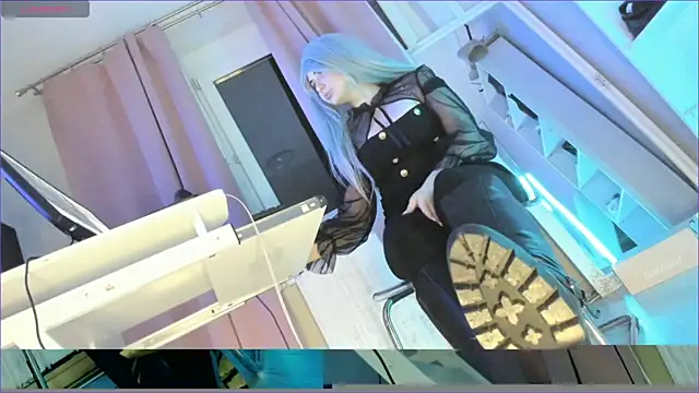 Snapshot of CruelSiren chatting on 10.01.25 CruelSiren online show from 10.01.25