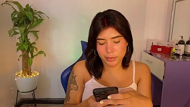 Snapshot of dahiana_marin chatting on 05.10.26 dahiana marin online show from 05.10.26