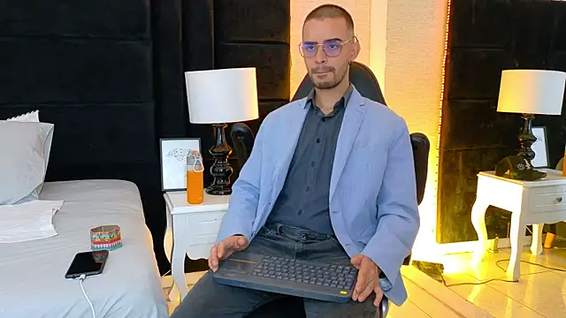 HairyDiamond  online show from 09.21.25